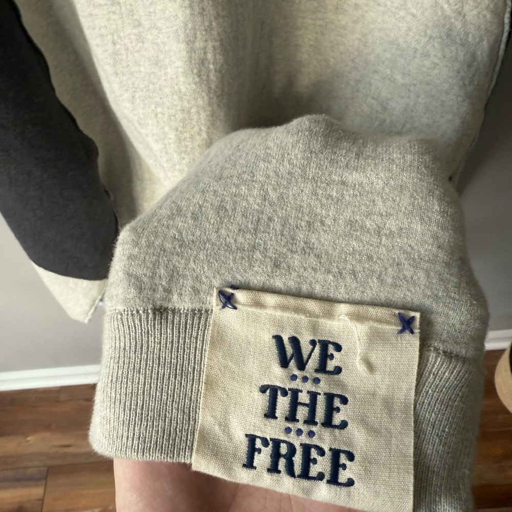 Color block mock neck - Picture 5 of 6